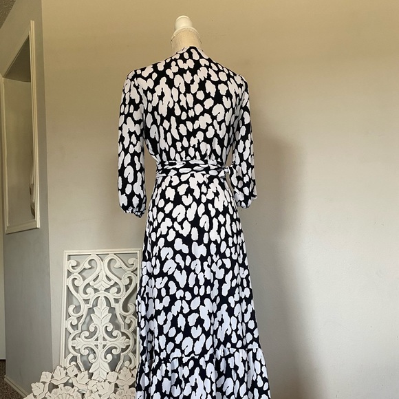 BAR lll dress Black&white maxi wrap dress! In a size small 3/4 sleeve - Picture 6 of 14